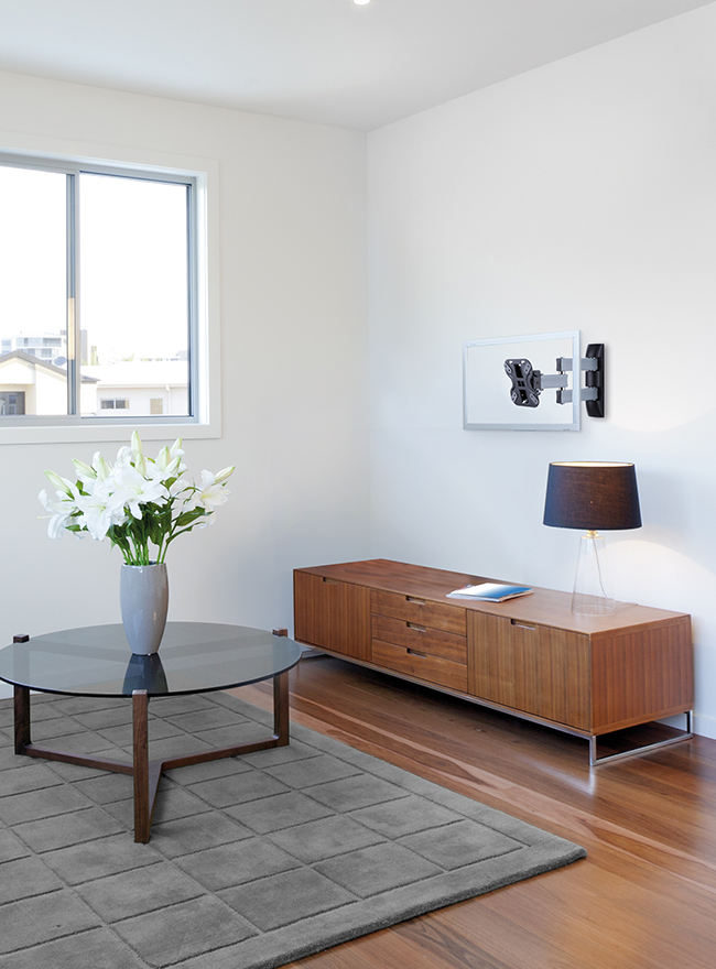 LN2TA100 Lifestyle 1